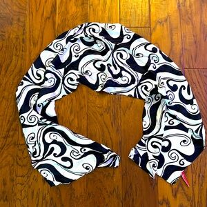 Ann Klein silk scarf back and white